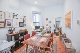 1808 N Clark St-Unit -1 in Chicago, IL - Building Photo - Building Photo