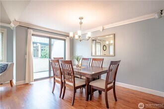 10211 NE 16th Pl in Bellevue, WA - Building Photo - Building Photo