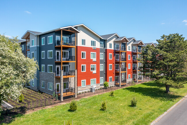 Heather Lodge Apartments in Happy Valley, OR - Building Photo - Building Photo