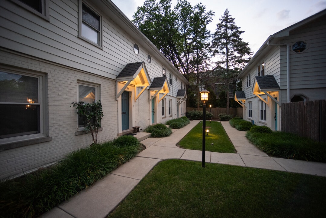 738 Green Bay Rd in Winnetka, IL - Building Photo