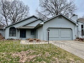 1973 Creekbank Ln in South Bend, IN - Building Photo