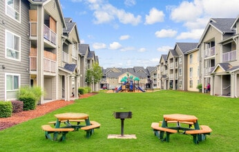 The Seasons at Lea Hill Village in Auburn, WA - Foto de edificio - Building Photo