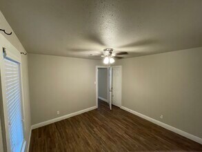 1318 W Blum St in Alvin, TX - Building Photo - Building Photo