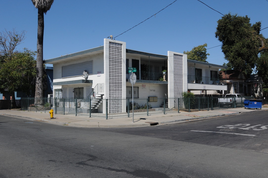 1143 E Park St in Stockton, CA - Foto de edificio