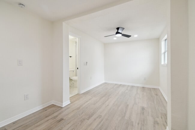 3320 W Kathleen St, Unit B