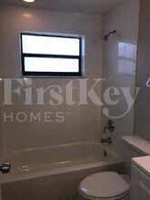 4951 SW 16th St in Fort Lauderdale, FL - Foto de edificio - Building Photo