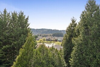 16075 SE Winterborne Ct in Damascus, OR - Building Photo - Building Photo