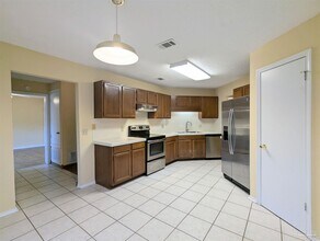 512 Quail Nest Ln in Pensacola, FL - Foto de edificio - Building Photo