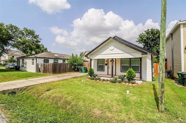 2120 Yates St in Houston, TX - Building Photo - Building Photo