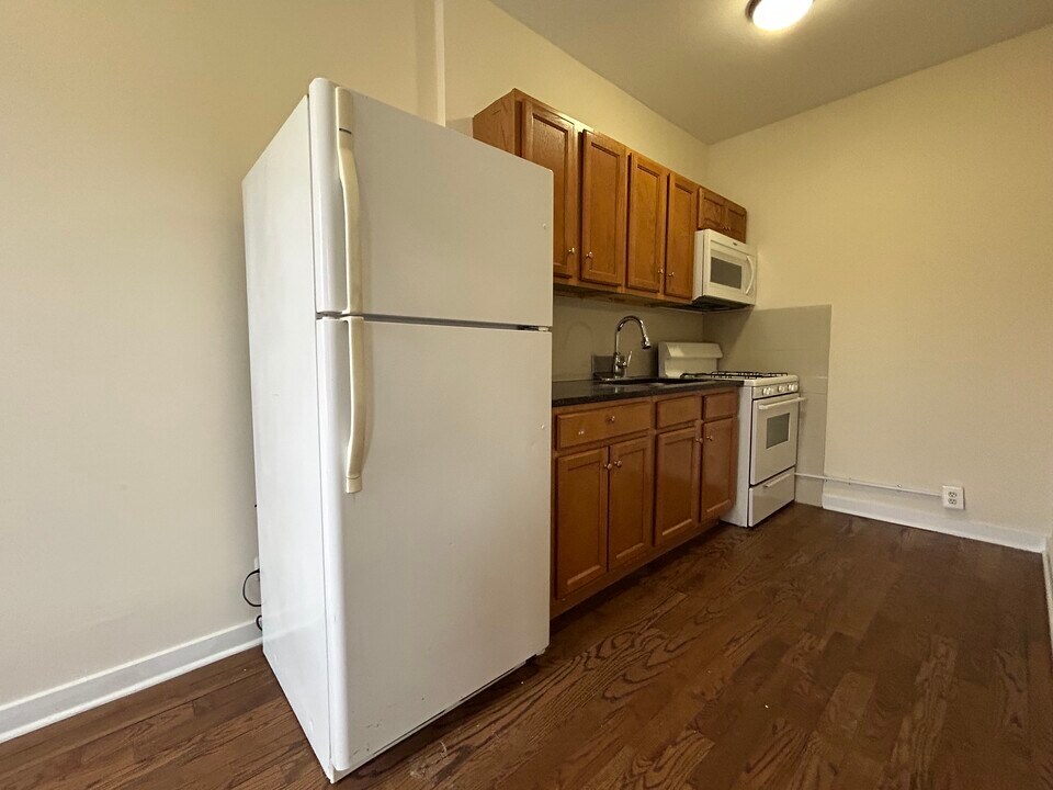2712 N Milwaukee Ave in Chicago, IL - Building Photo