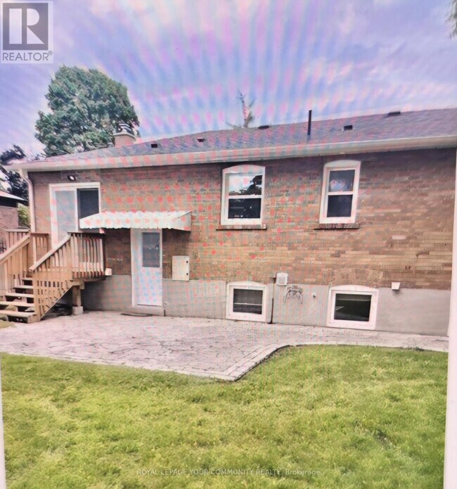 312 Cochrane St in Whitby, ON - Building Photo - Building Photo