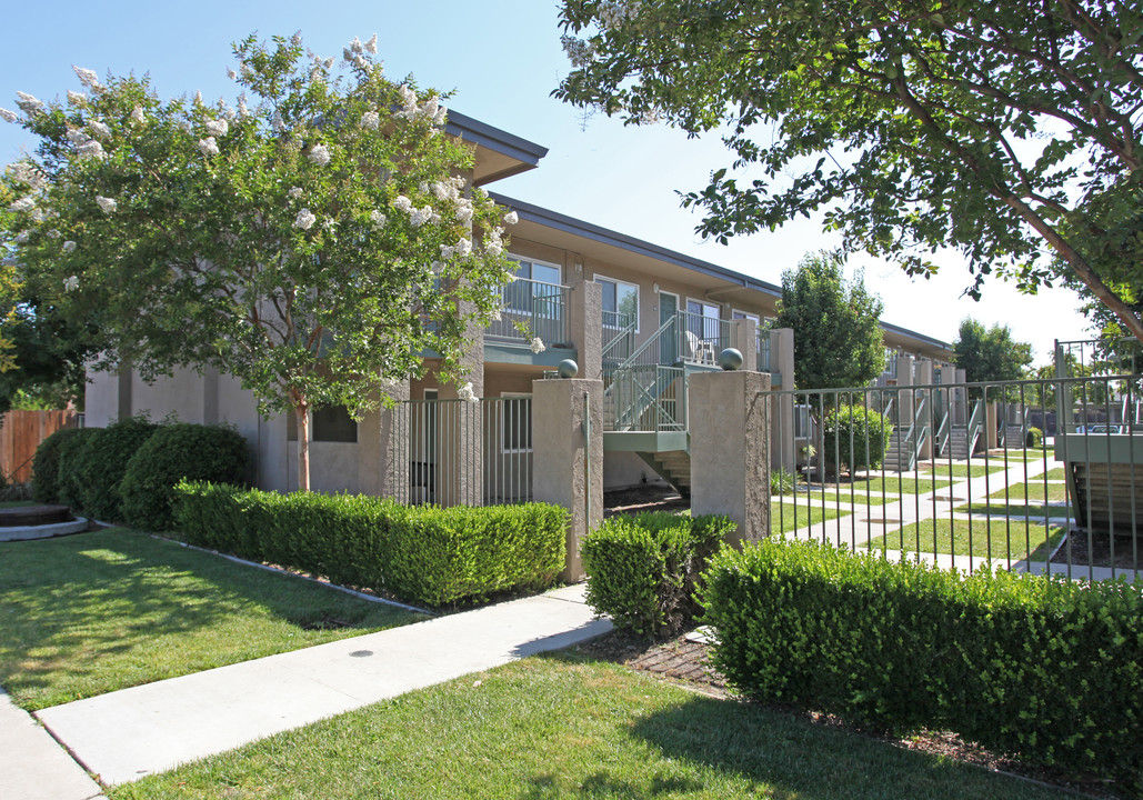 Union Court in Manteca, CA - Building Photo