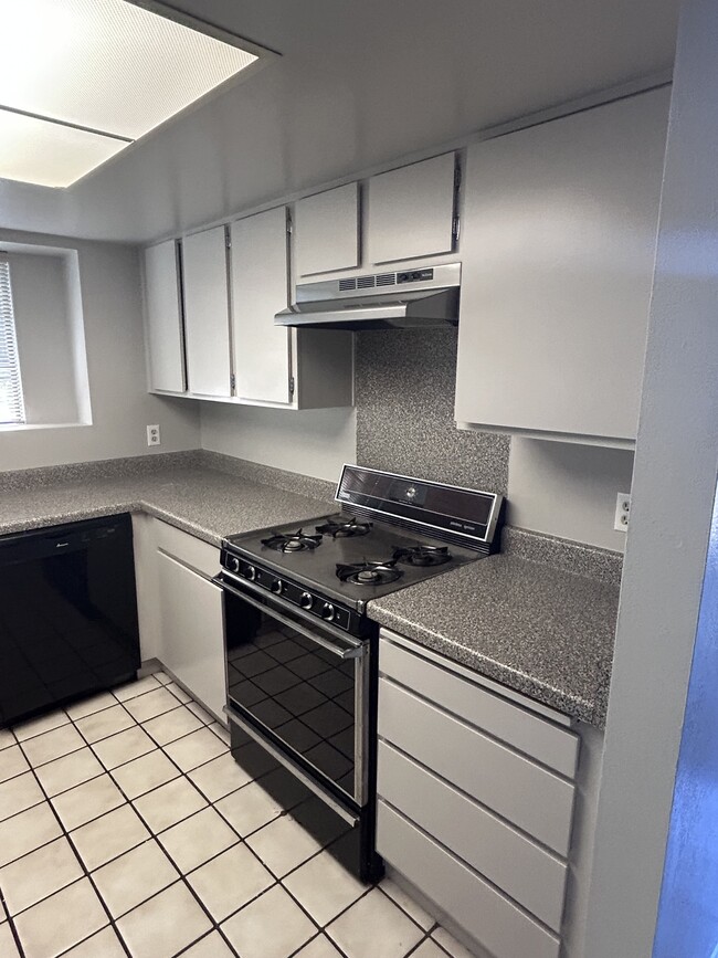 2220 Exposition Dr in San Luis Obispo, CA - Building Photo - Building Photo