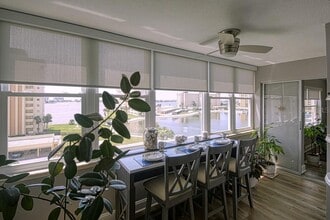 4575 Cove Cir in St. Petersburg, FL - Building Photo - Building Photo