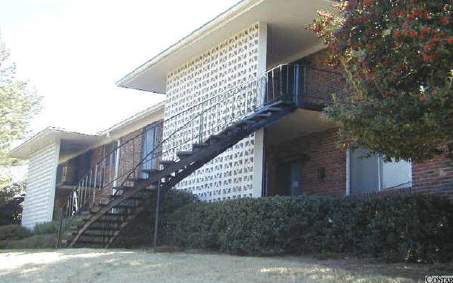 Nanjeanne Apartments in East Point, GA - Foto de edificio - Building Photo