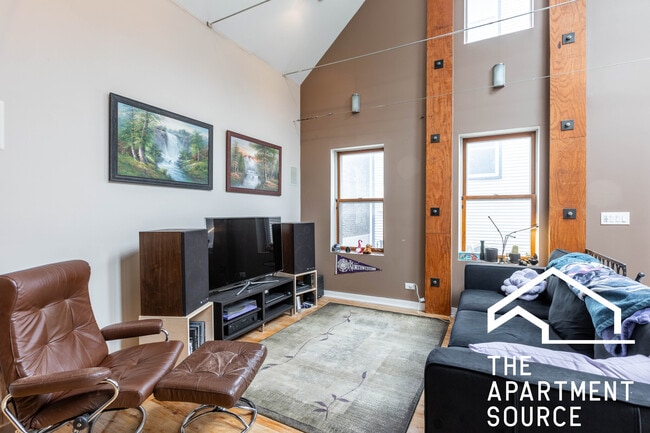 property at 1939 N Winchester Ave