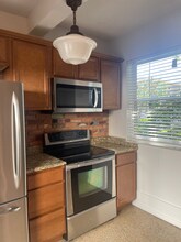 912 N Grandview Ave in Daytona Beach, FL - Foto de edificio - Building Photo