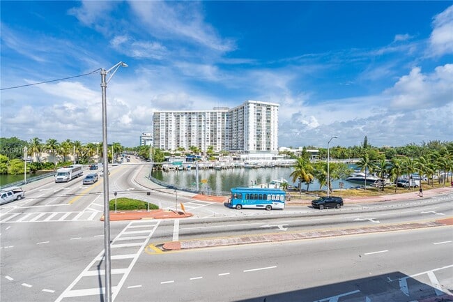 4101 Indian Creek Dr in Miami Beach, FL - Building Photo - Building Photo