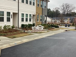 1633 Aeslin Dr NW in Atlanta, GA - Foto de edificio - Building Photo