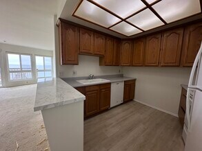 625 Esplanade, Unit 21 in Redondo Beach, CA - Building Photo - Building Photo