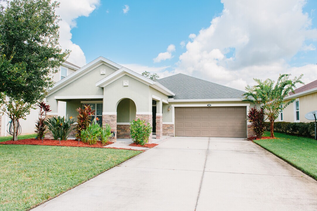 208 Grande Lake Dr in Daytona Beach, FL - Foto de edificio