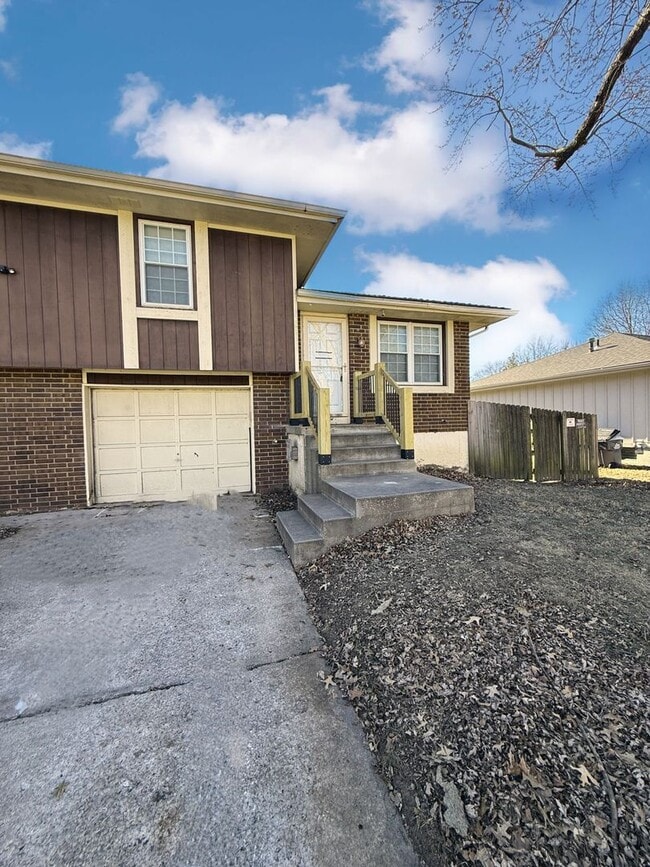 property at 1802 SW Sunset St