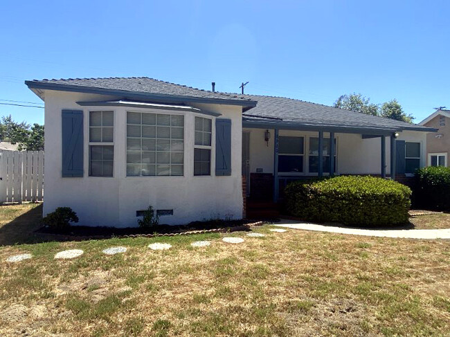 8920 Darby Ave in Northridge, CA - Building Photo - Building Photo