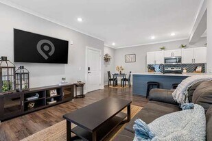 Pointe Grand Thomaston in Macon, GA - Building Photo