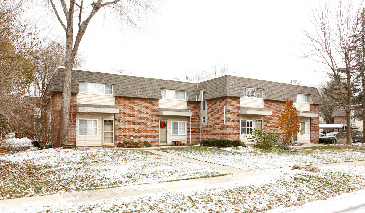 The Crossings of Ann Arbor Condominiums in Ann Arbor, MI - Foto de edificio