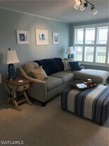 611 E Palm Ave in Goodland, FL - Building Photo