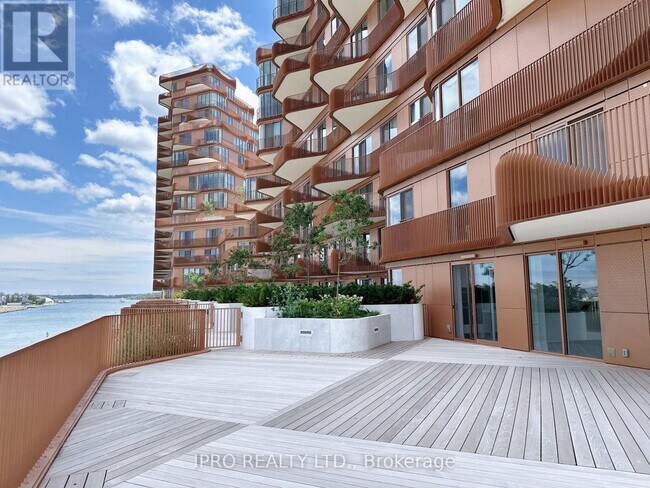 property at 155-155 Merchants' Wharf