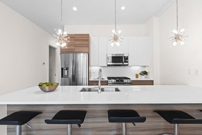 159 W North Ave in Chicago, IL - Building Photo - Building Photo