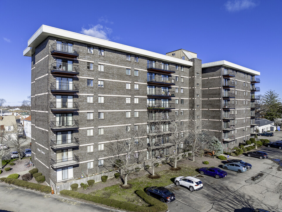 Quincy Towers in Quincy, MA - Foto de edificio