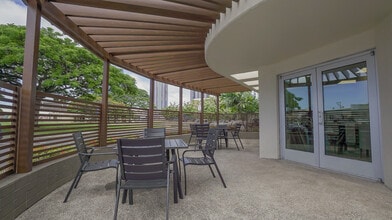610 Cooke St, Unit 114 in Honolulu, HI - Foto de edificio - Building Photo