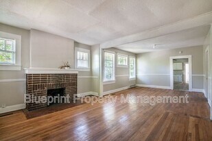 1521 Graymont Ave W in Birmingham, AL - Building Photo