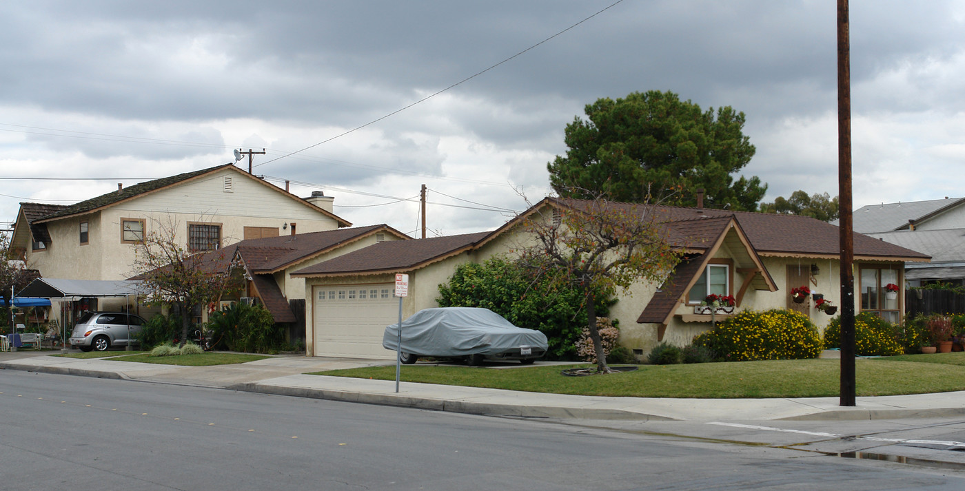 4241 Green Ave in Los Alamitos, CA - Foto de edificio