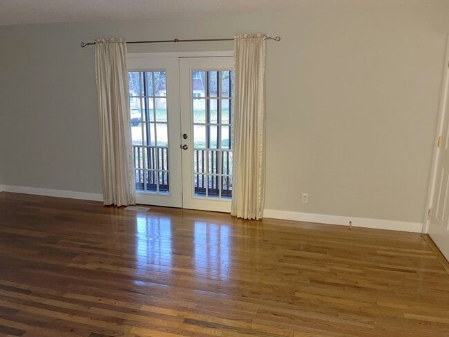 property at 2207 Saratoga Dr