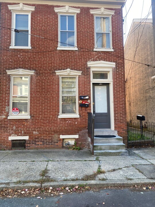 48 Chestnut St, Unit #2 in Pottstown, PA - Building Photo
