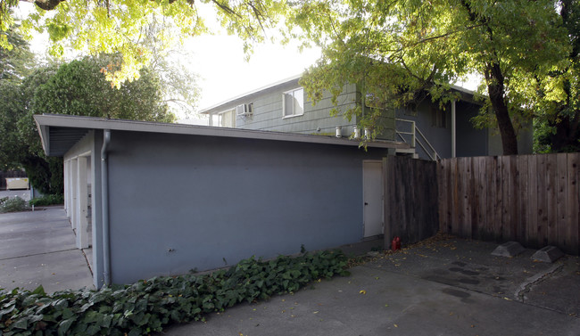 724-730 10th St in Davis, CA - Building Photo - Building Photo