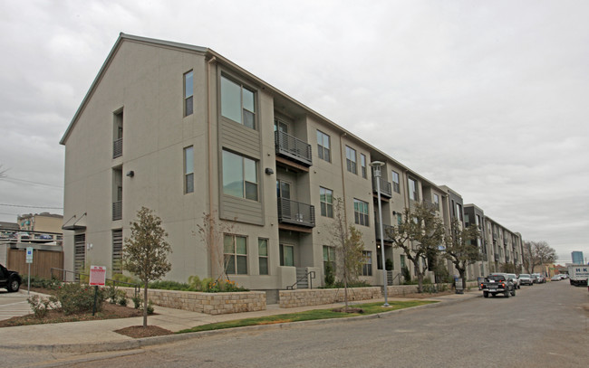 White Buffalo in Fort Worth, TX - Foto de edificio - Building Photo