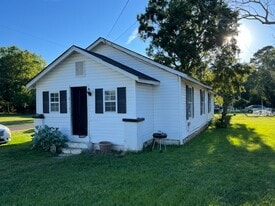 2812 Four Seasons Blvd in Greensboro, NC - Building Photo