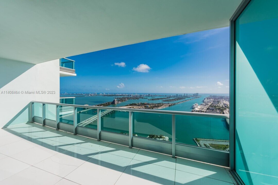 900 Biscayne, Unit PH6205 in Miami, FL - Building Photo