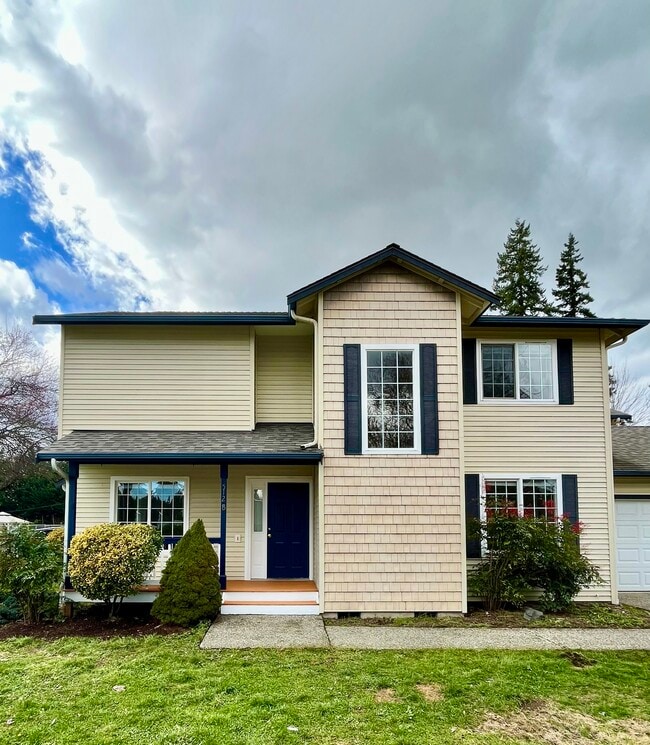 512 Hazel St in Arlington, WA - Foto de edificio - Building Photo