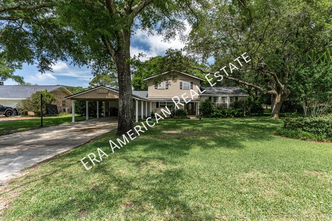 631 Country Club Ave NE in Fort Walton Beach, FL - Building Photo - Building Photo