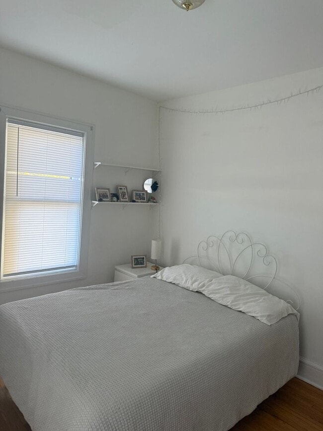 1067 St Clair Ave in St. Paul, MN - Building Photo - Building Photo