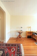 16 Ware St, Unit 42 in Cambridge, MA - Foto de edificio - Building Photo