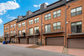 Veitch Place in Arlington, VA - Foto de edificio - Building Photo