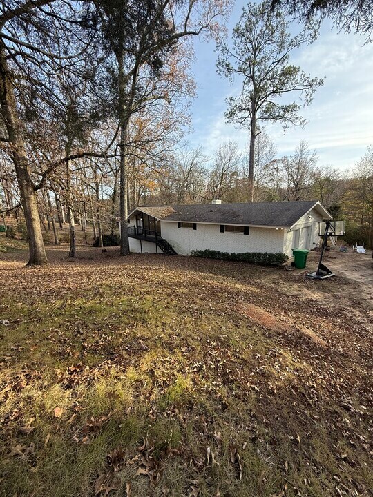 323 Forrest Glen Rd in Columbus, MS - Building Photo