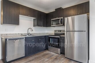 485 S 38th Ave in West Richland, WA - Building Photo - Building Photo