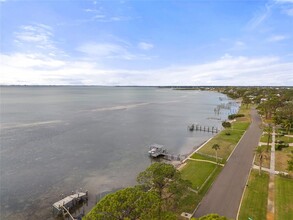 346 Suwanee Ave in Sarasota, FL - Building Photo - Building Photo